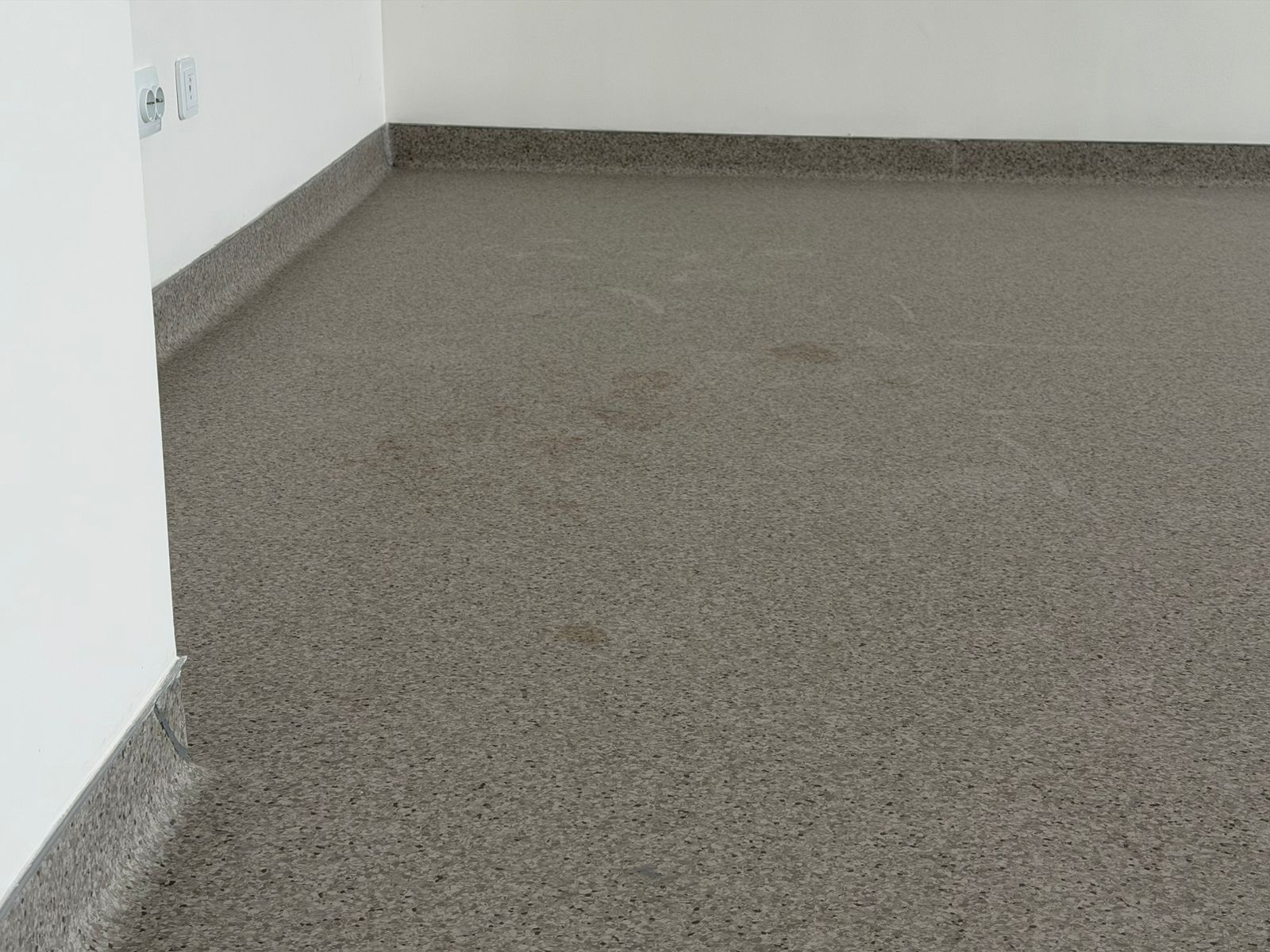 Монтаж линолеума — ARNAI Floor Group